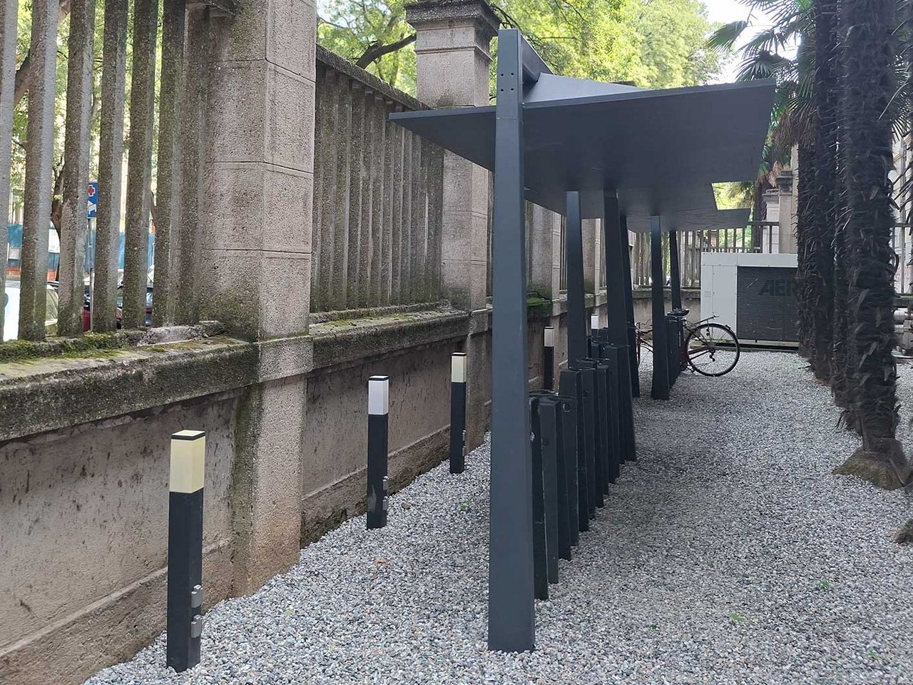 Leonardo Bike parking station